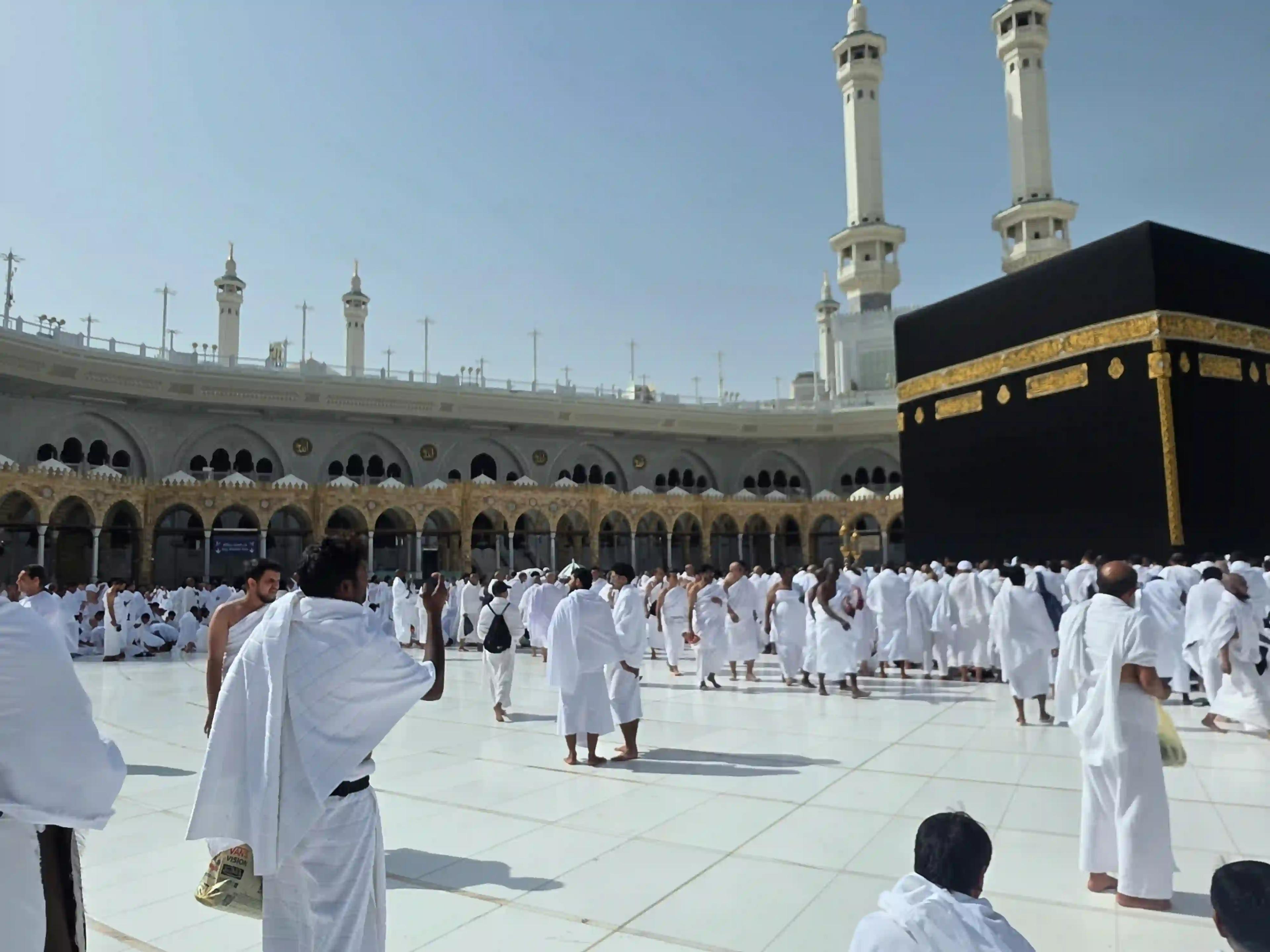 Comprehensive Umrah Package: Essential Guide & Rules of Ihram for Men