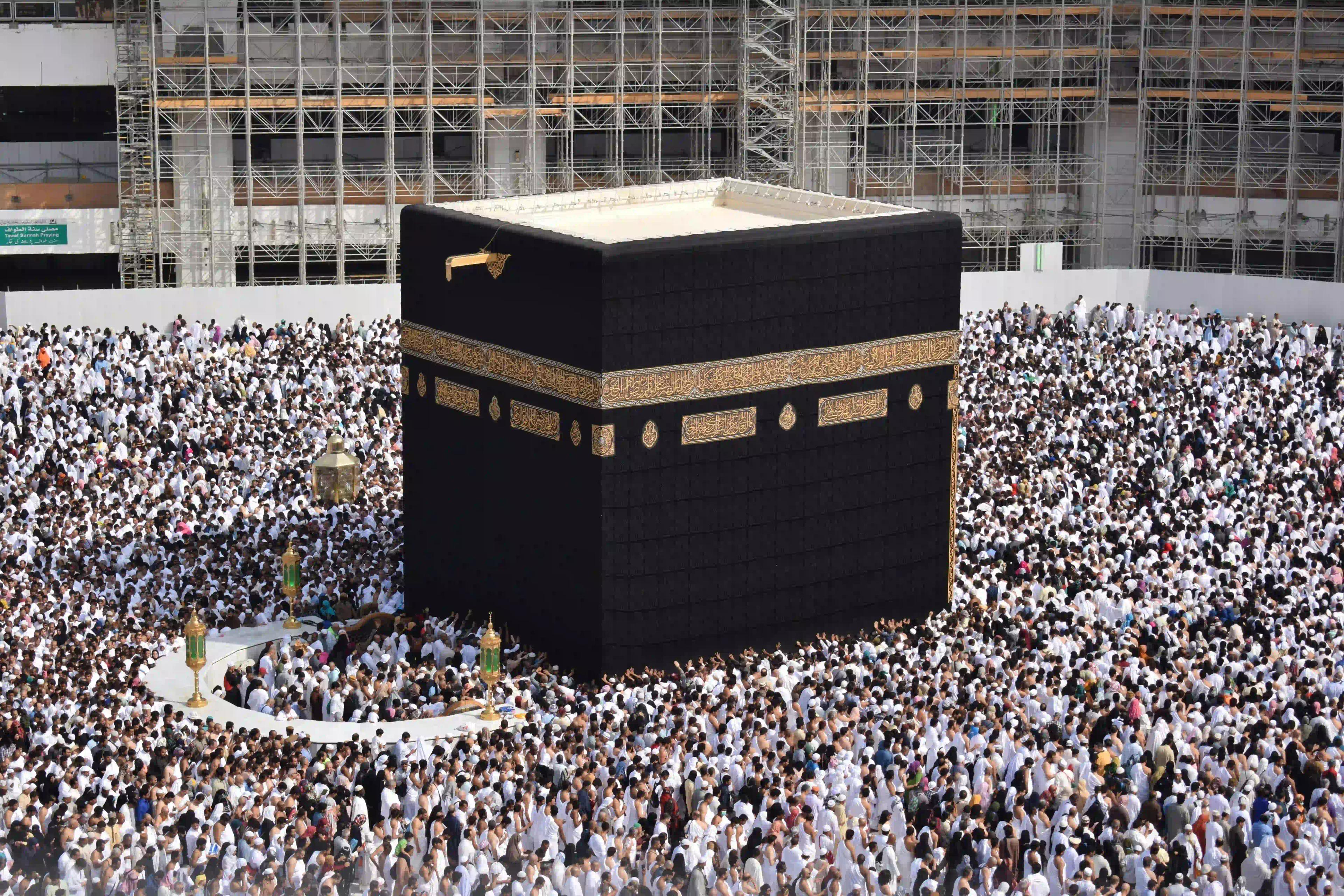 Zamzam Water Benefits: Spiritual Blessings, Healing, and Scientific Facts